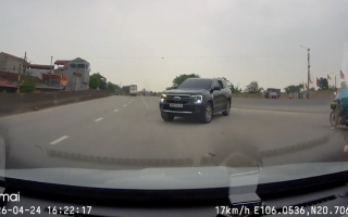 Ý thức Giao thông: Tài xế Ford Everest thản nhiên đi ngược chiều trên QL39