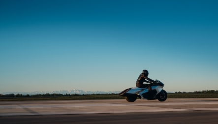Thế giới 2 bánh: Ngược xu hướng BMW Motorrad tung concept Vision K18 với động cơ 6 xylanh