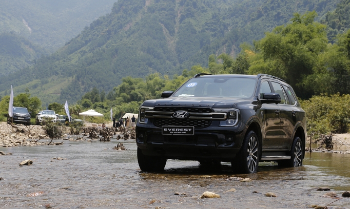 Ford Everest mới: Bạn thích Ecoboost 2.3, Diesel 2.0 4x4 hay thực dụng với 2.0 Active?