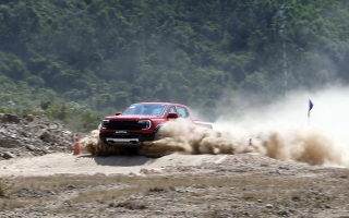 Cặp đôi Ranger Wildtrak và Ranger Raptor mới: Không còn cơ hội cạnh tranh cho đối thủ