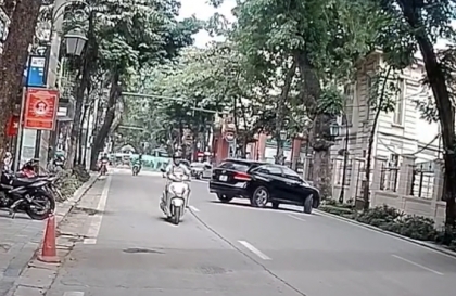 Clip: Tài xế Toyota Venza thản nhiên vẽ vòng tròn trên đường một chiều