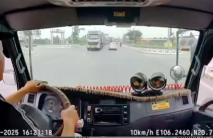 Clip: Đường này là của nhà anh, các chú dẹp ra...