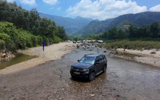 Ford Everest gây 