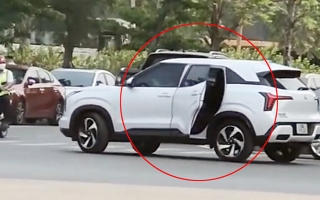 Clip: Chẳng hiểu các bác cười gì tài Mitsubishi Xforcre này, người ta rẽ có xinhan đàng hoàng mà...