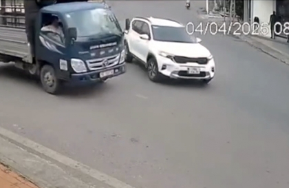 Clip TNGT: Tranh cãi nảy lửa - KIA Seltos hay xe tải sai?