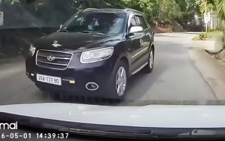 Ý thức Giao thông: Anh giai Hyundai Santa Fe cứ ngỡ mình vẫn đang ở Anh quốc