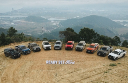 Ford Ranger Raptor động cơ xăng V6 3.0L có giá bán từ 1,448 tỷ đồng