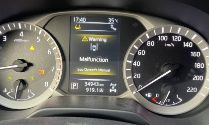Nissan Terra không quay được vô lăng thì em phải làm gì?