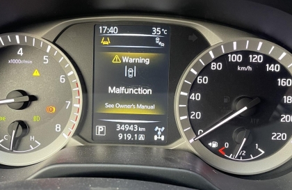 Nissan Terra không quay được vô lăng thì em phải làm gì?
