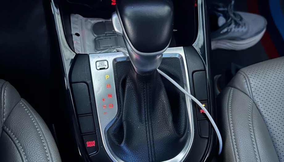 Kia Cerato bị sao khi có tiếng kêu khi chuyển số từ R sang P?