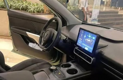 Các bác cho xin tư vấn xe Vinfast Limo Green bị lỗi khi đạp ga
