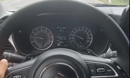 Có phải Suzuki Fronx bị lệch vô lăng sang trái?