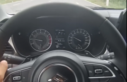 Có phải Suzuki Fronx bị lệch vô lăng sang trái?