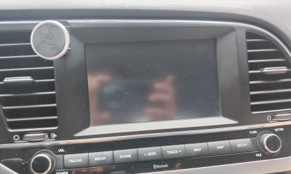Các bác cho hỏi cách xử lý màn hình Hyundai Elantra bị lỗi