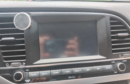 Các bác cho hỏi cách xử lý màn hình Hyundai Elantra bị lỗi