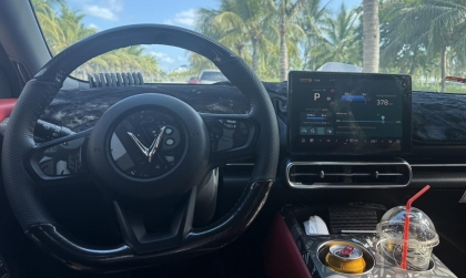 Đánh lái xe VinFast Limo Green có tiếng kêu trong vô lăng khi đánh lái có sao không?
