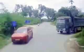 Clip: Đến bao giờ hết cái loại tài xế coi thường mạng sống người khác như thế này???