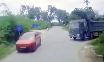 Clip: Đến bao giờ hết cái loại tài xế coi thường mạng sống người khác như thế này???