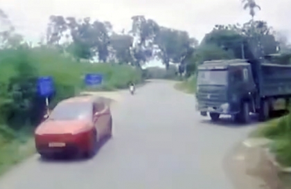 Clip: Đến bao giờ hết cái loại tài xế coi thường mạng sống người khác như thế này???