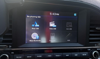 Hỏi các bác về màn hình xe Hyundai Elantra bị lỗi cắm usb