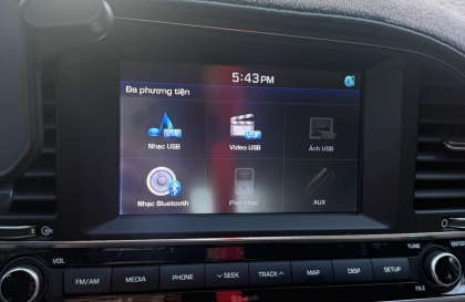 Hỏi các bác về màn hình xe Hyundai Elantra bị lỗi cắm usb
