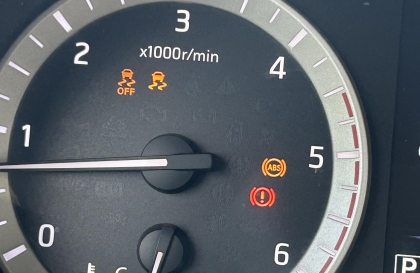 Các cao nhân cho hỏi Nissan Navara bị lỗi Abs với ạ