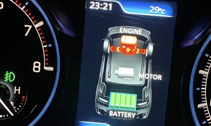 Pin Hybrid của Suzuki XL7 có phải bị hỏng do sạc vào nhiều khi đổ đèo?