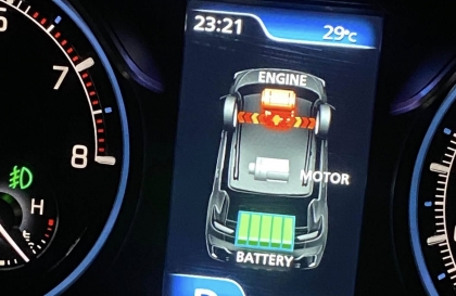 Pin Hybrid của Suzuki XL7 có phải bị hỏng do sạc vào nhiều khi đổ đèo?