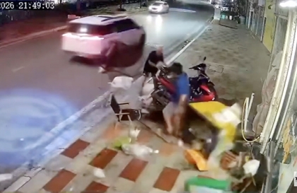 Clip TNGT: Các bác tinh mắt xem cái xe trắng là xe gì vậy?