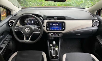 Các cụ cho hỏi xe Almera có thể mở cốp sau từ trong xe không?