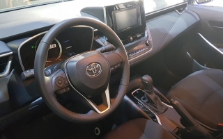 Xe Corolla Altis bị giật và hụt ga là lỗi gì thế ạ?