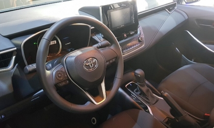 Xe Corolla Altis bị giật và hụt ga là lỗi gì thế ạ?