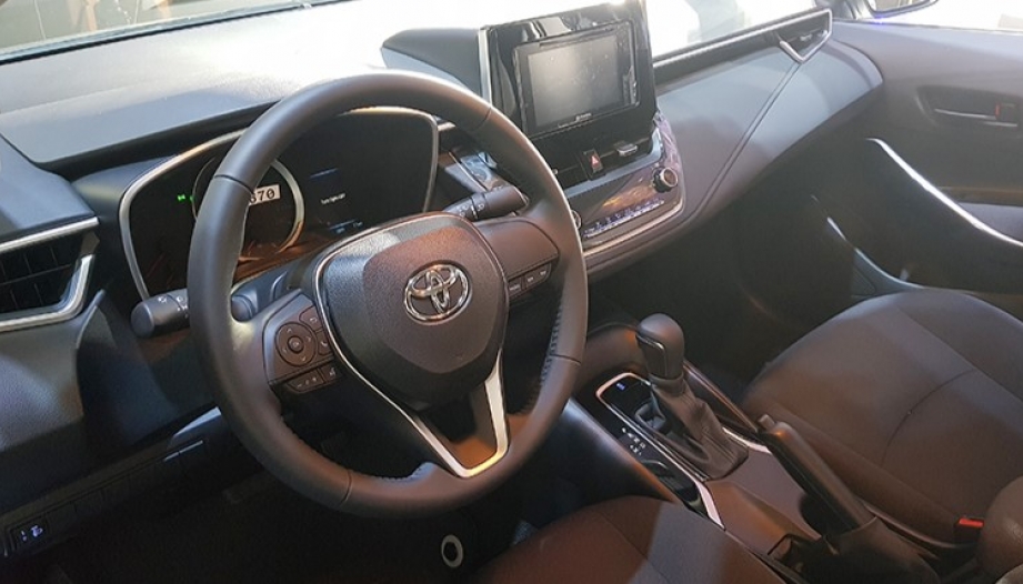 Xe Corolla Altis bị giật và hụt ga là lỗi gì thế ạ?