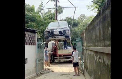 Clip TNGT: Ngỡ ngàng với cách thử chất lượng giảm xóc của Mitsubishi Xpander