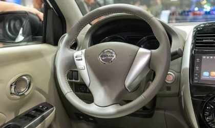 Nước mưa ngấm vào trong xe Nissan Sunny bằng đường nào nhỉ?