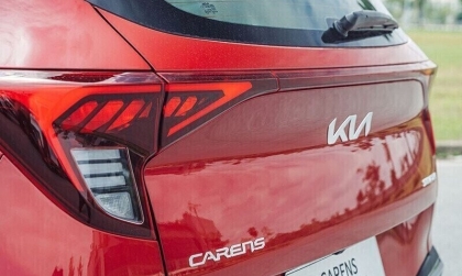 Cốp điện Kia Carens không bấm được trên chìa là sao các bác?