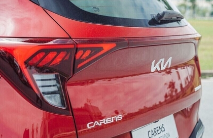 Cốp điện Kia Carens không bấm được trên chìa là sao các bác?