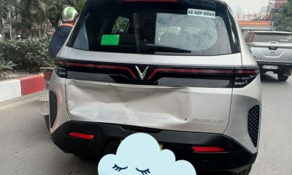 Sao xe Limo Green hay bị móp đít thế các bác?