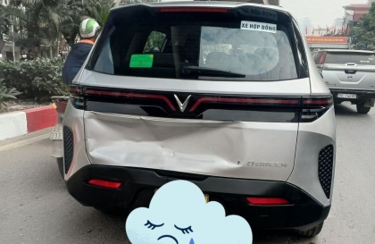 Sao xe Limo Green hay bị móp đít thế các bác?