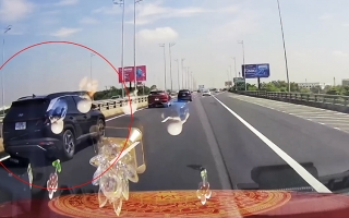 Clip: Từ làn 100km/h, tài xế Hyundai Tucson tạt đầu xe khác không thương tiếc để ra khỏi cao tốc