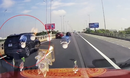 Clip: Từ làn 100km/h, tài xế Hyundai Tucson tạt đầu xe khác không thương tiếc để ra khỏi cao tốc