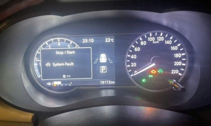 Đồng hồ Nissan Almera báo thế này có sao không các bác?