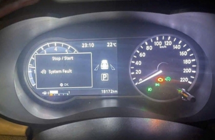 Đồng hồ Nissan Almera báo thế này có sao không các bác?