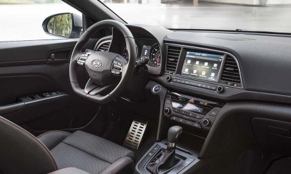 Hyundai Elantra tự lấy gió ngoài sau 10 phút bật máy lạnh có phải lỗi?