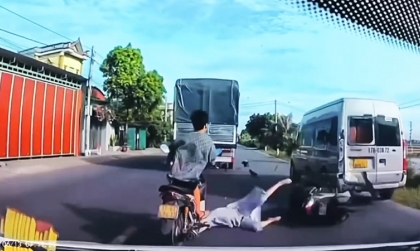 Clip TNGT: Lạng lách vượt ẩu, 