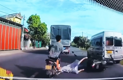 Clip TNGT: Lạng lách vượt ẩu,