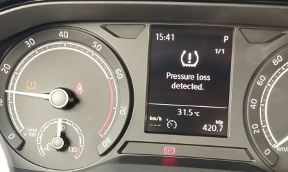 Xin các cụ cho hỏi lỗi áp suất lốp xe Skoda Kushaq thế này