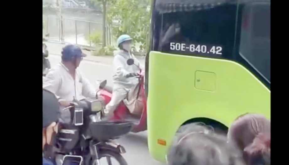 Clip: Có lẽ nào tại trời quá nắng nóng?