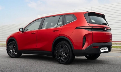Xin các cao nhân chỉ giáo lỗi cốp của Vinfast MPV 7