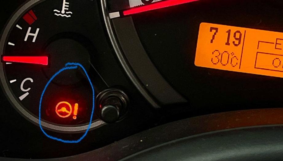 Màn hình Toyota Corolla Altis nhấp nháy biểu tượng này có tác dụng gì?